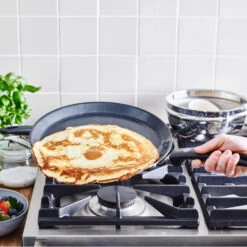 GreenPan Essentials Pannenkoekenpan Ø28 Cm 8 GreenPan Essentials Pannenkoekenpan Ø28 Cm -Huis Keuken 102 3814 3 1