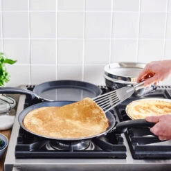 GreenPan Essentials Pannenkoekenpan Ø24 Cm 9 GreenPan Essentials Pannenkoekenpan Ø24 Cm -Huis Keuken 102 5917 4 1